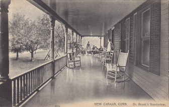 A postcard from the early 20th century of the Brooks Sanatorium.