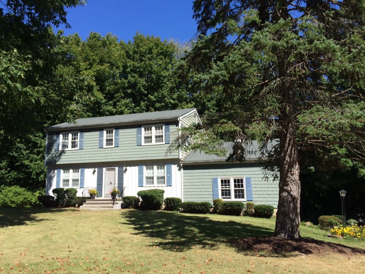 Drummond Lane Colonial Sells for 820,000 and Other New Canaan Home