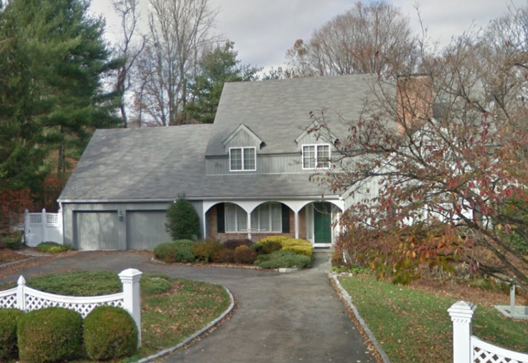 Sheridan Drive Colonial Sells for 950,000