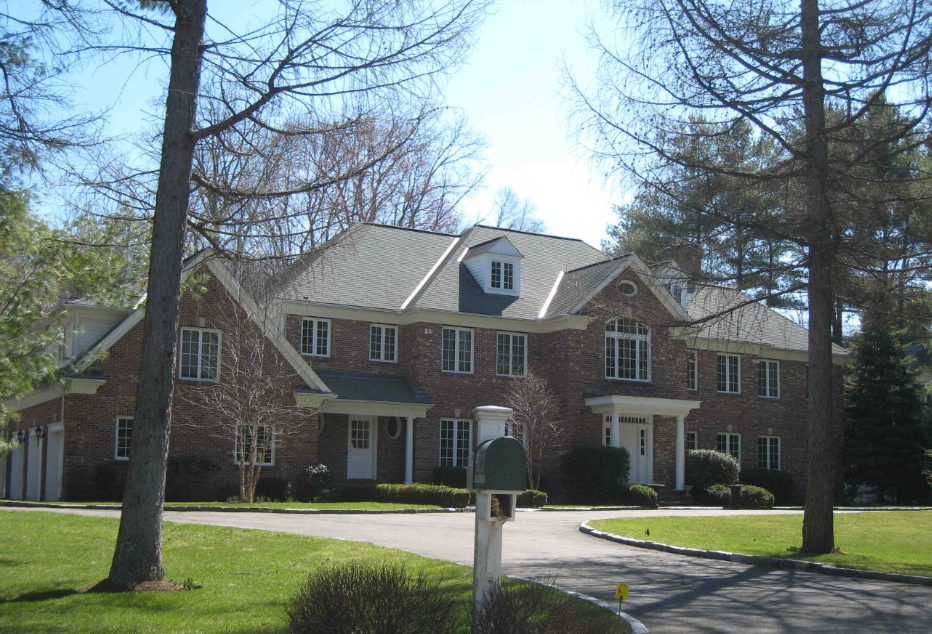 Stoneleigh Road Colonial Sells for 2,050,000