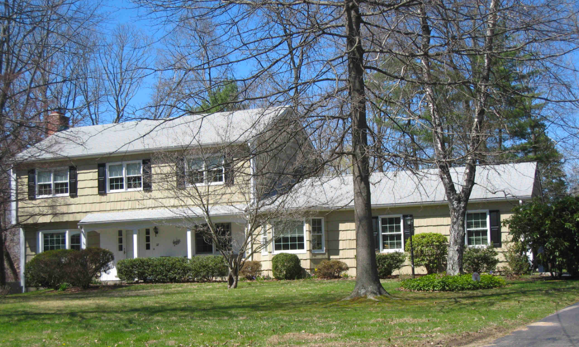 Summit Ridge Road Colonial Sells for $1,350,000 | NewCanaanite.com