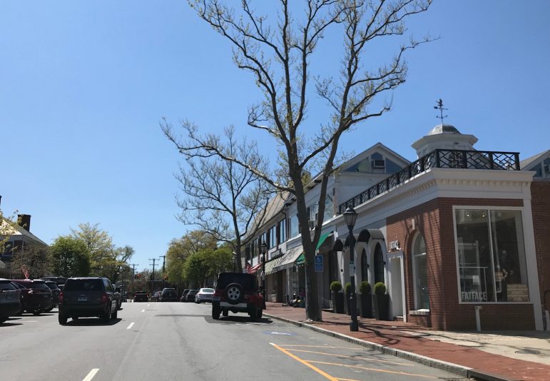 Moynihan Urges Visitors to Downtown New Canaan To Wear Masks Outside As